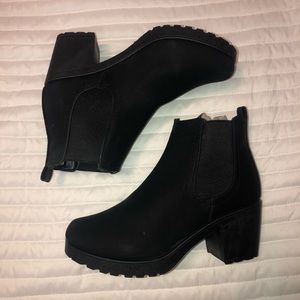 Krush black booties NBW